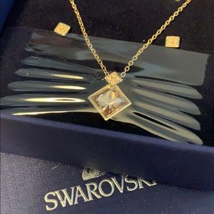 SWAROVSKI GSHA NECKLACE & EARRINGS SET (HONEY)